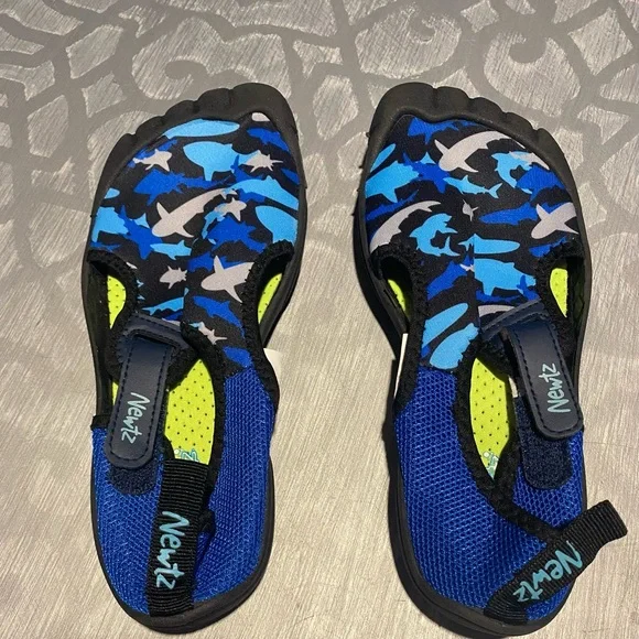 Newts blue green sharks boys, water shoes, size 2/3 adjustable strap - Picture 1 of 6